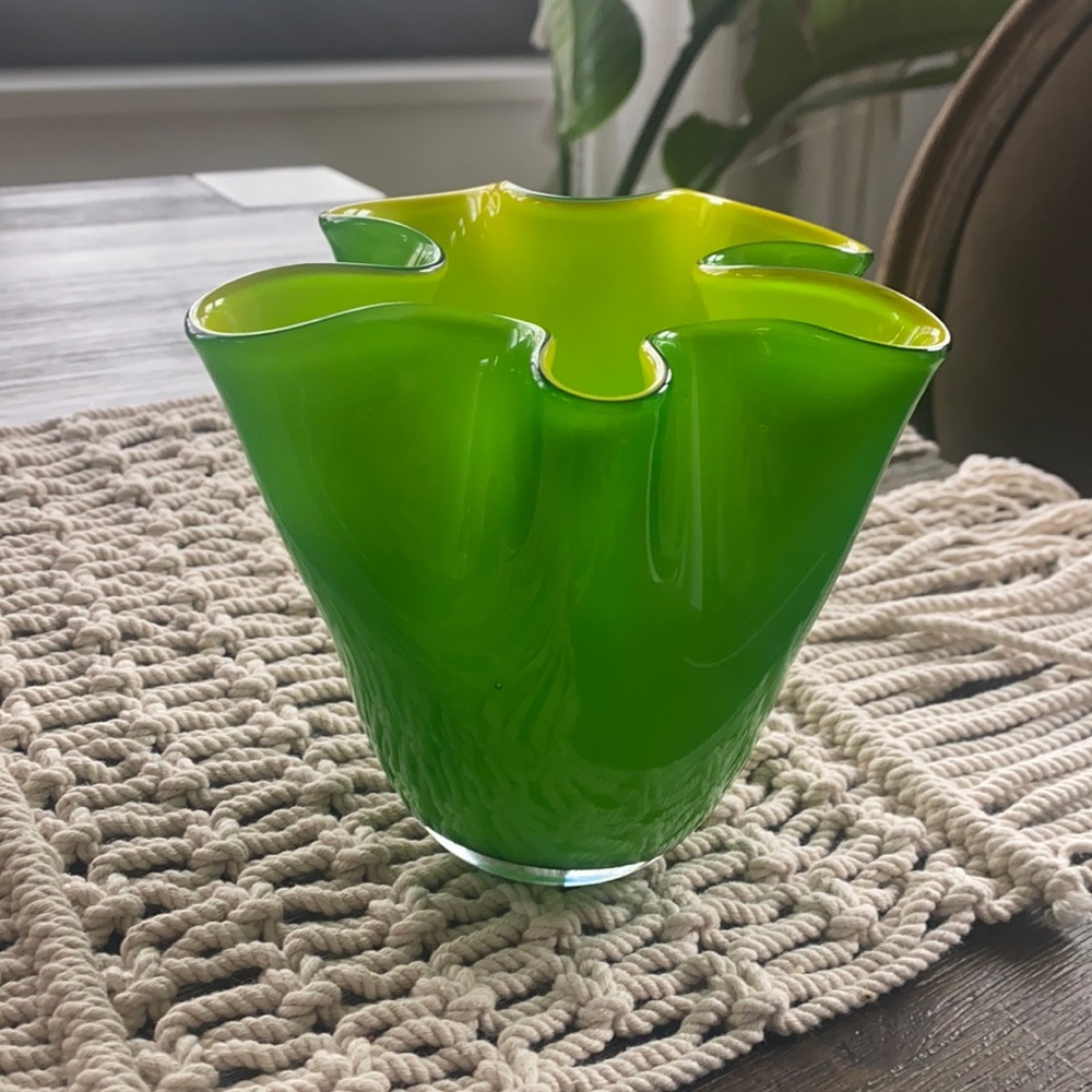 Mid Century Modern Gorgeous Glass Ruffled Handkerchief Edge Green Yellow Vase